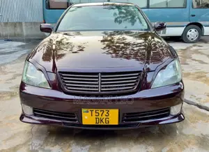 Toyota Crown Royale 2005 Maroon