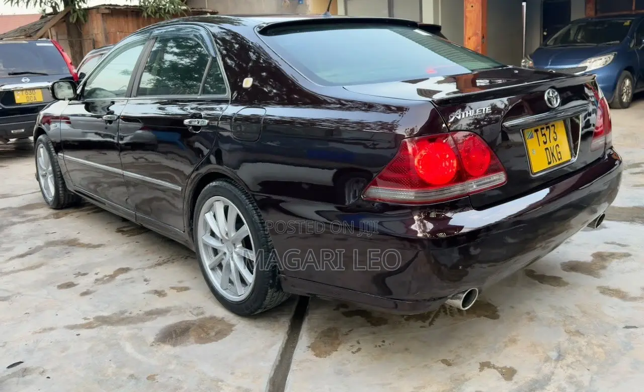 Toyota Crown Royale 2005 Maroon