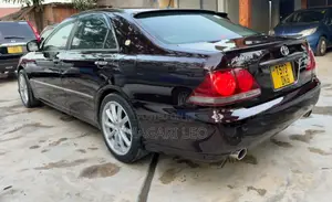 Toyota Crown Royale 2005 Maroon
