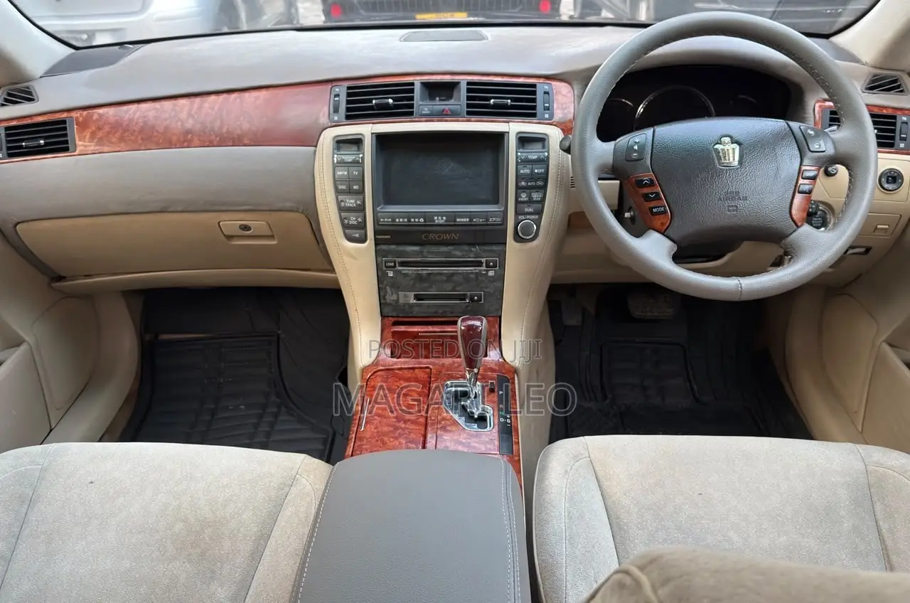 Toyota Crown Royale 2005 Maroon