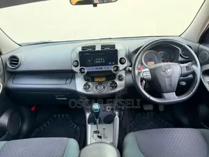 Toyota Vanguard 2011 White