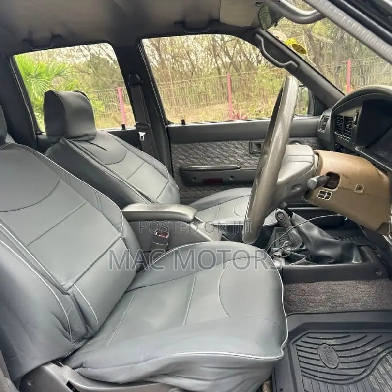 Toyota Hilux 1990 Black