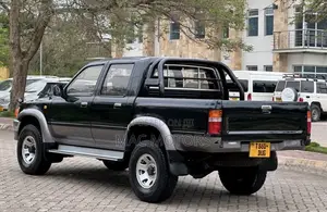 Toyota Hilux 1990 Black
