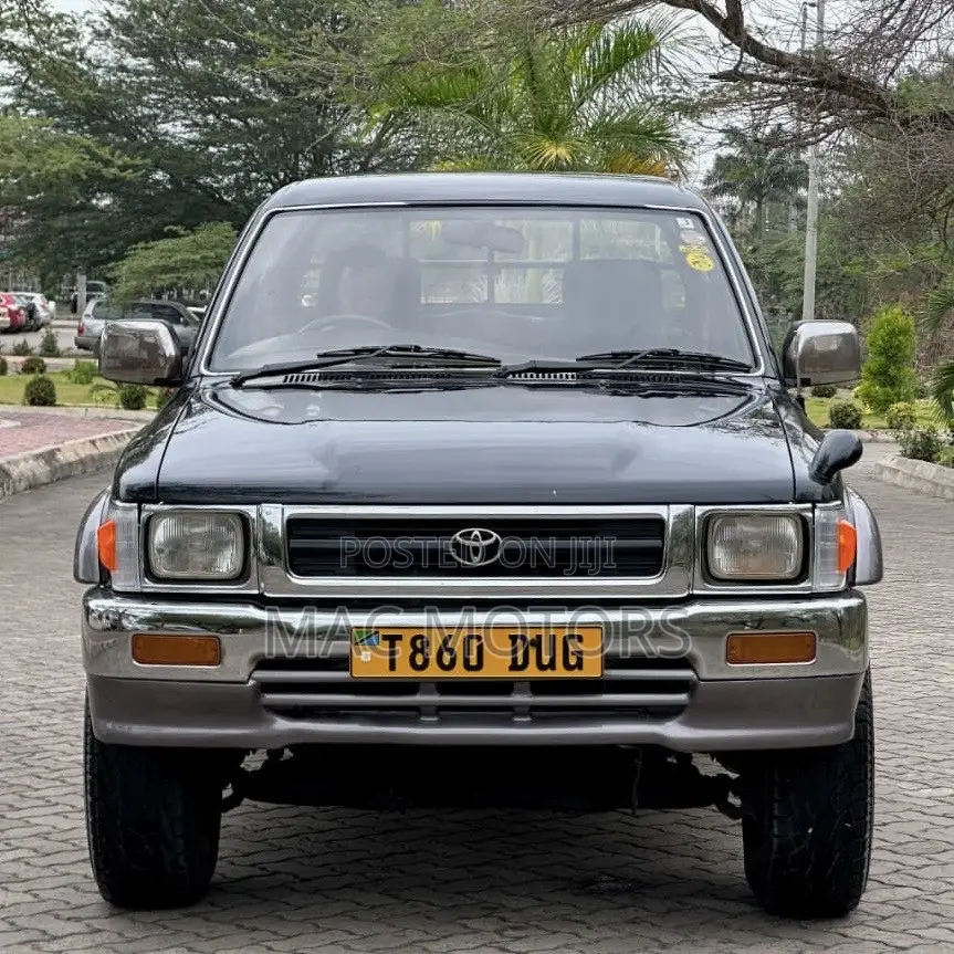 Toyota Hilux 1990 Black