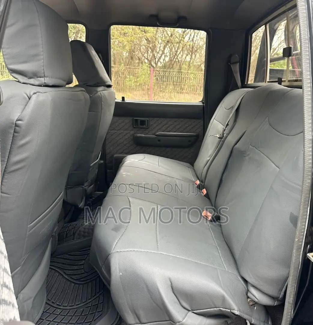 Toyota Hilux 1990 Black
