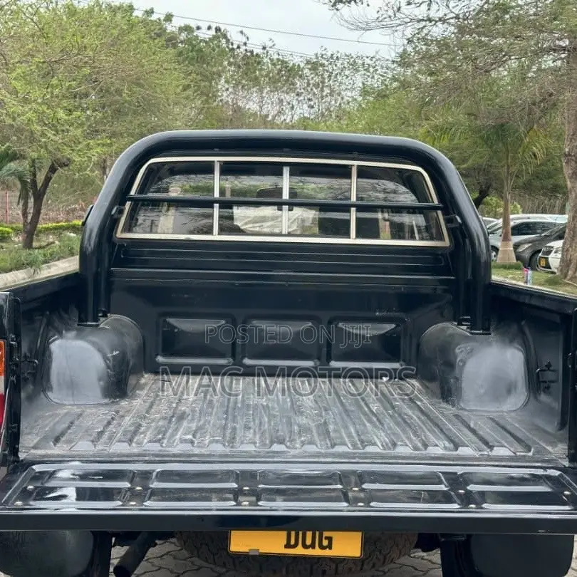 Toyota Hilux 1990 Black