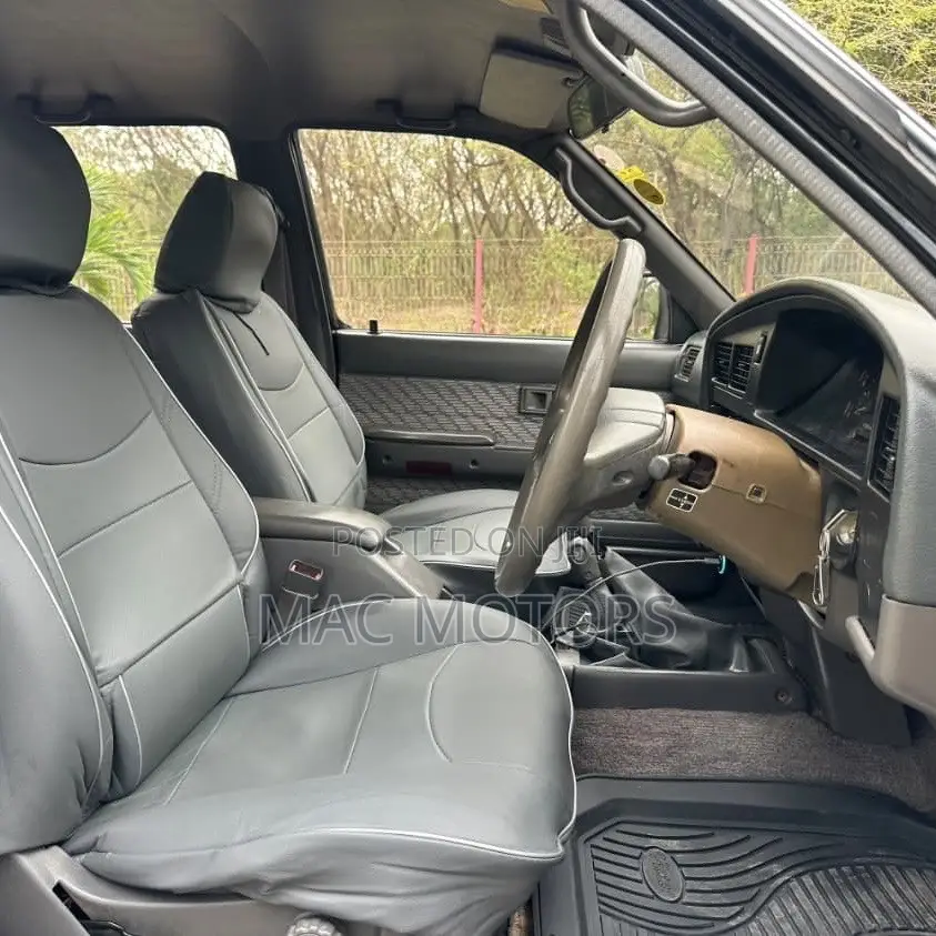 Toyota Hilux 1990 Black