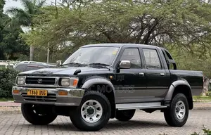Toyota Hilux 1990 Black