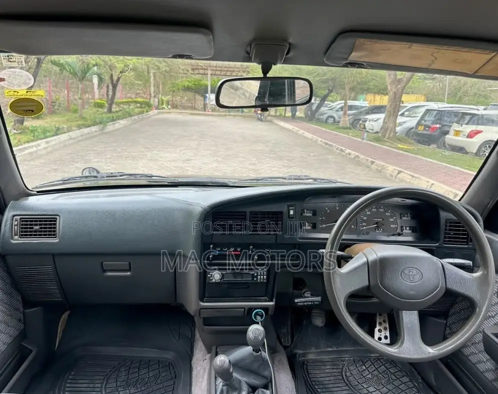 Toyota Hilux 1990 Black