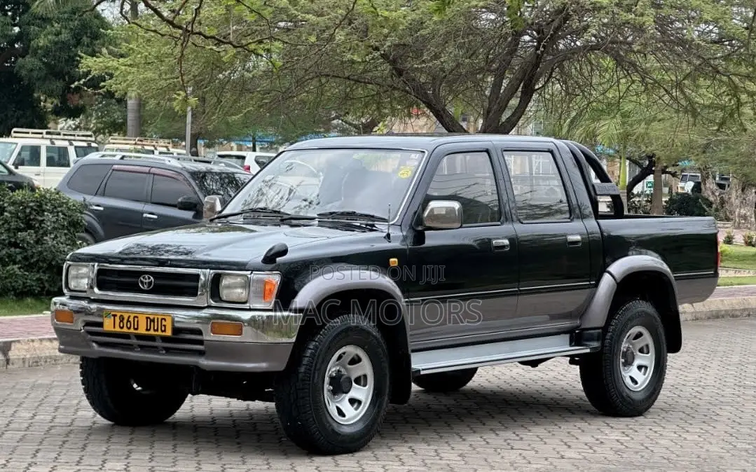 Toyota Hilux 1990 Black