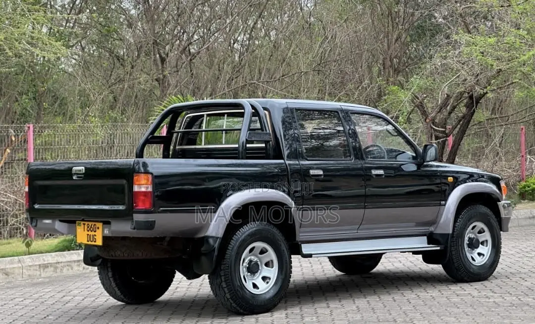 Toyota Hilux 1990 Black