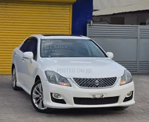 Toyota Crown 2010 White