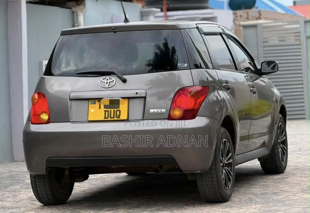 Toyota IST 2005 Gray