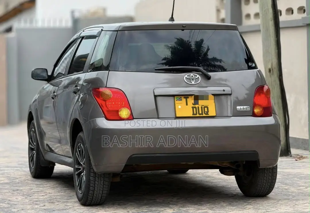 Toyota IST 2005 Gray