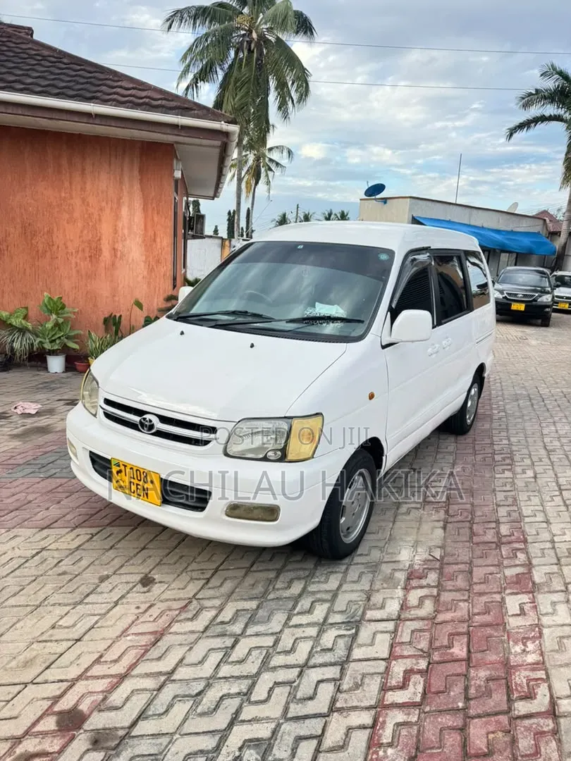 Toyota Noah 2002 White