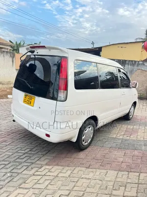 Toyota Noah 2002 White