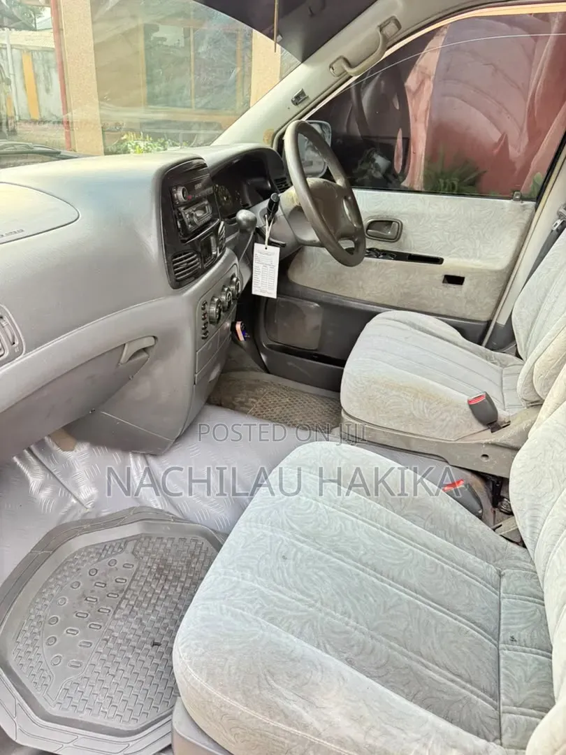 Toyota Noah 2002 White
