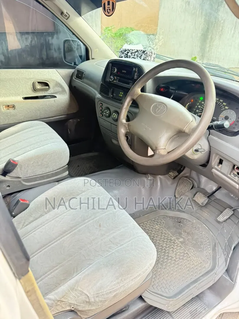 Toyota Noah 2002 White