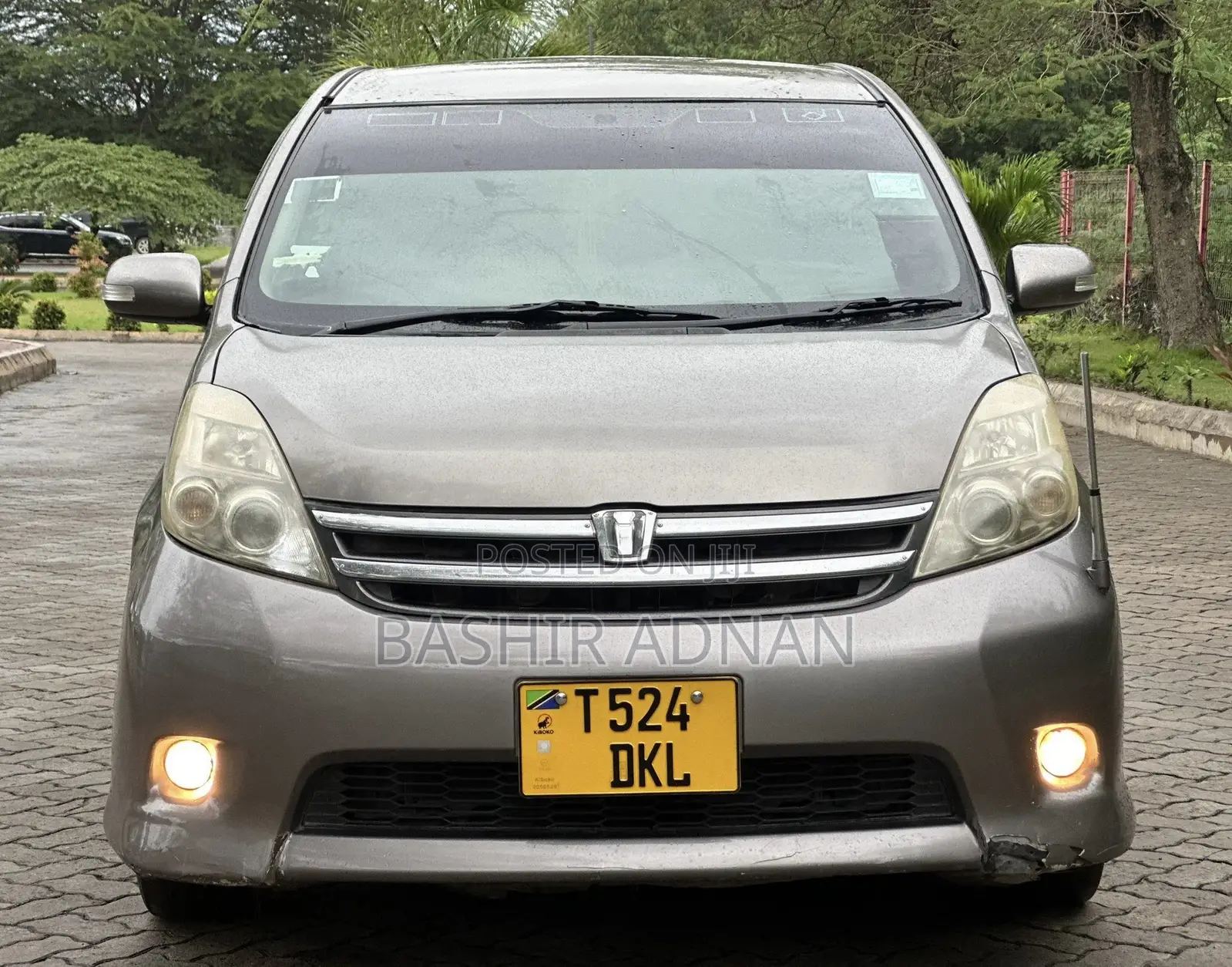 Toyota ISIS 2006 Gray