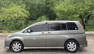 Toyota ISIS 2006 Gray