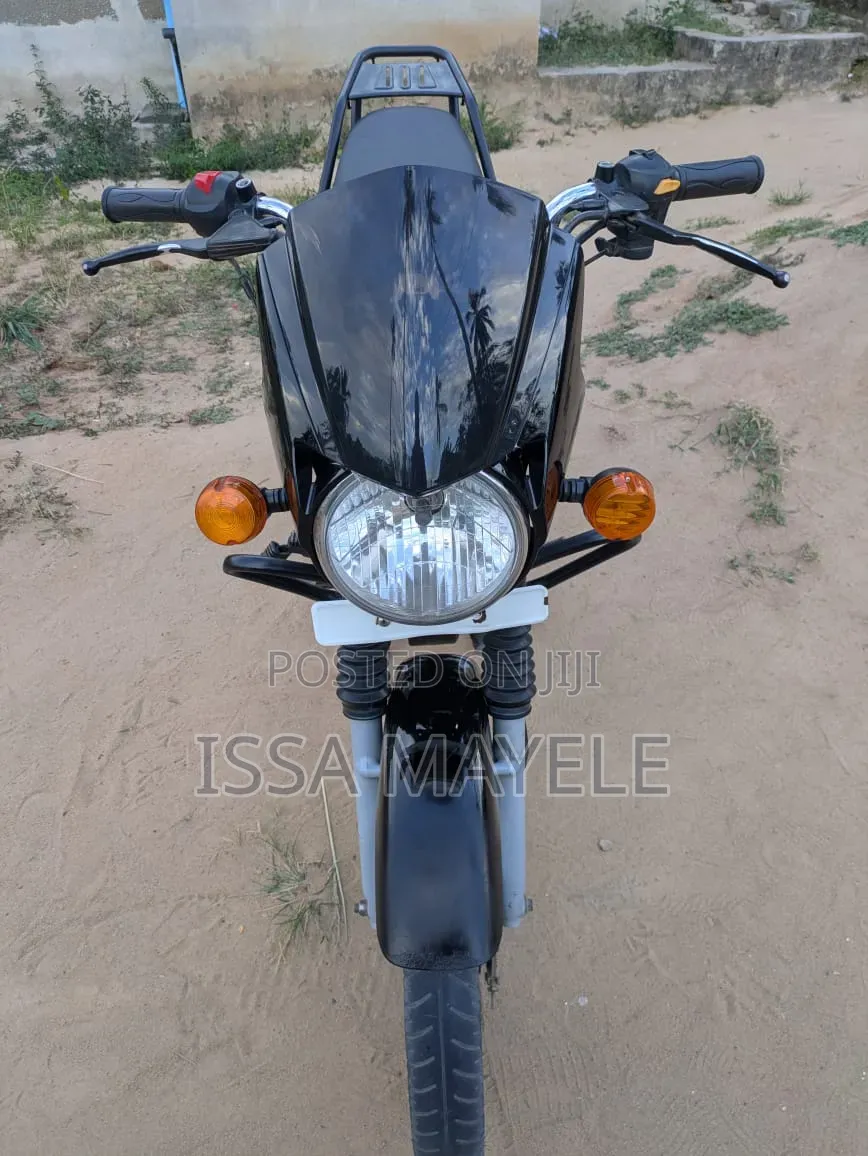 TVS HLX 125 2025 Black