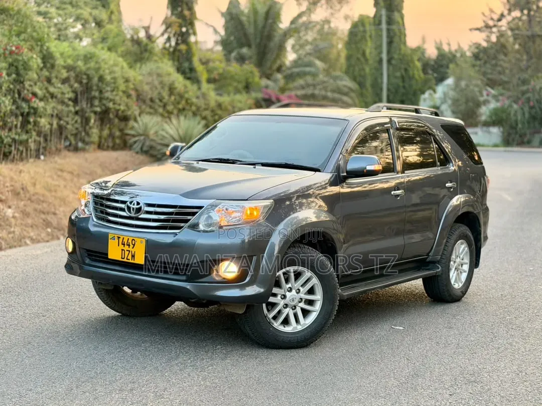 Toyota Fortuner 2013 Beige