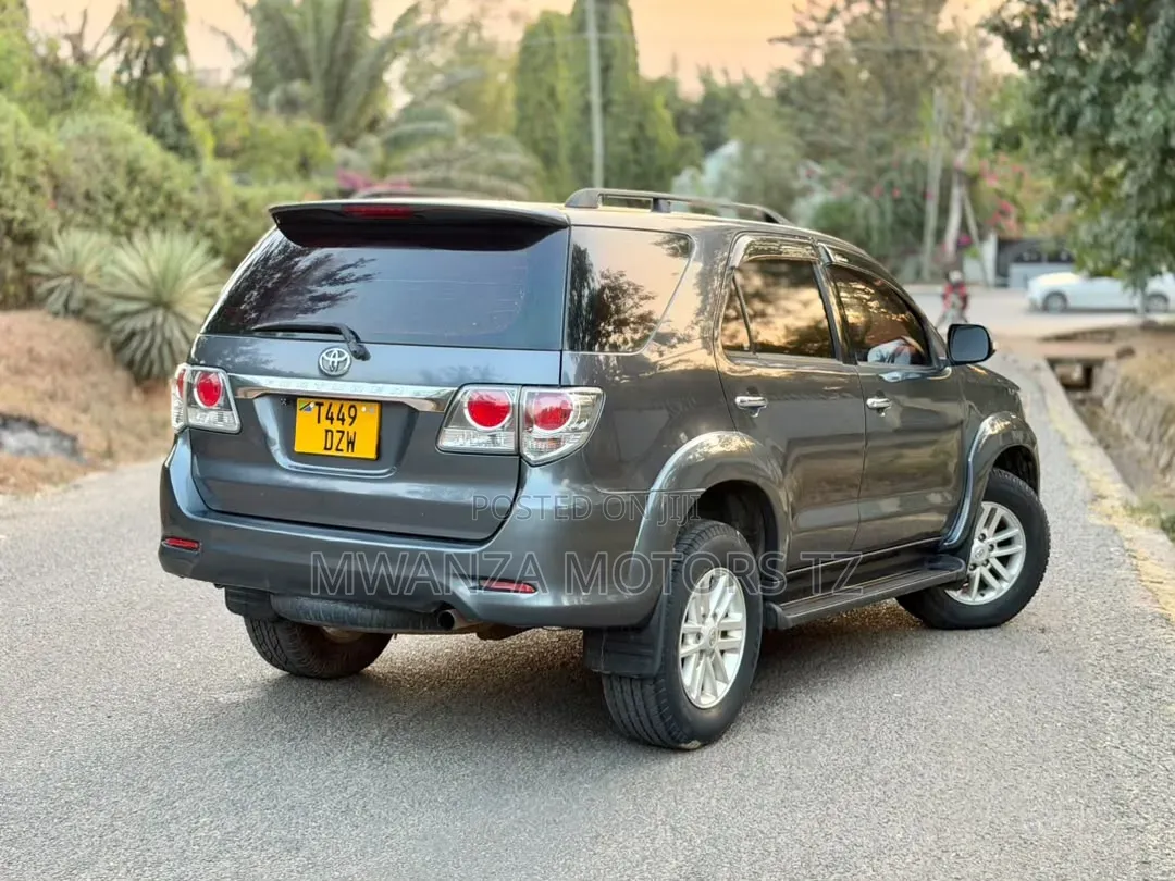 Toyota Fortuner 2013 Beige
