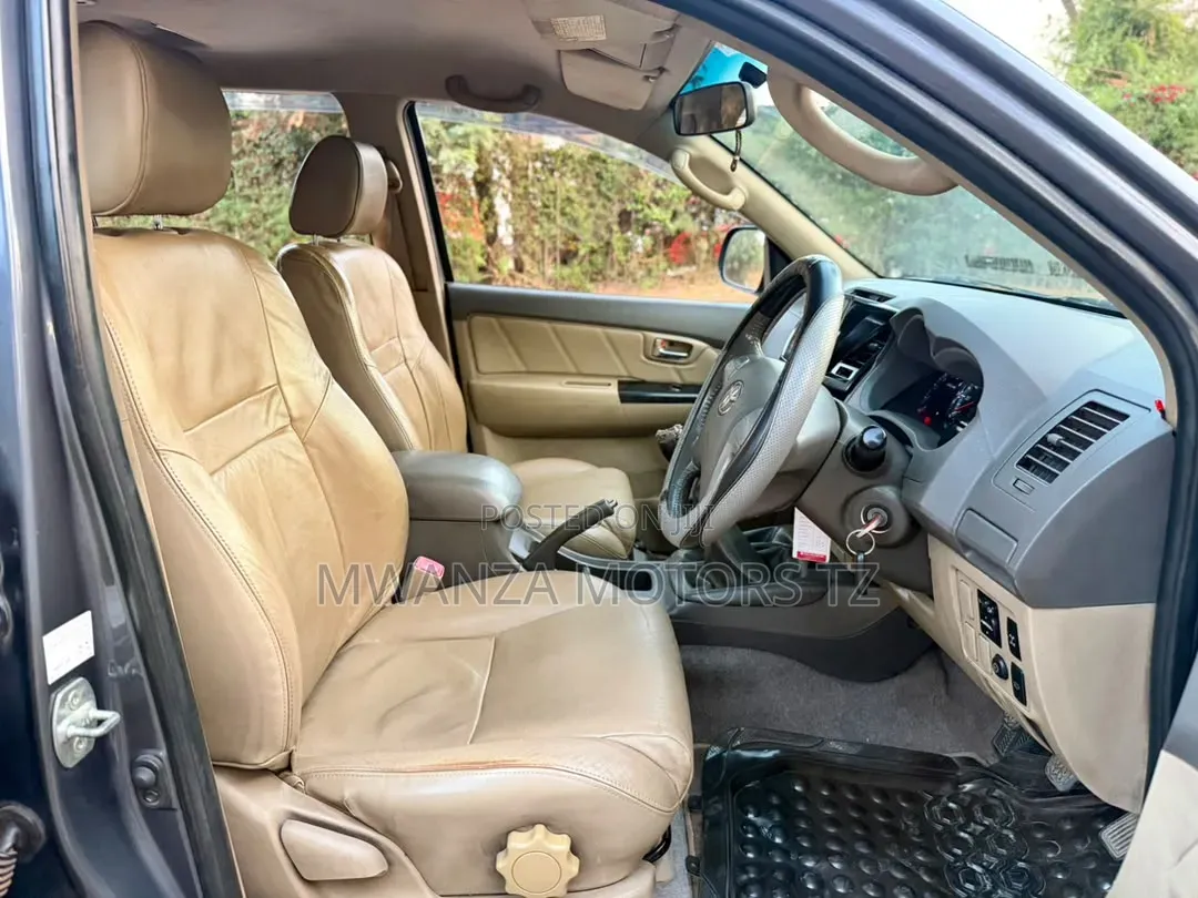 Toyota Fortuner 2013 Beige