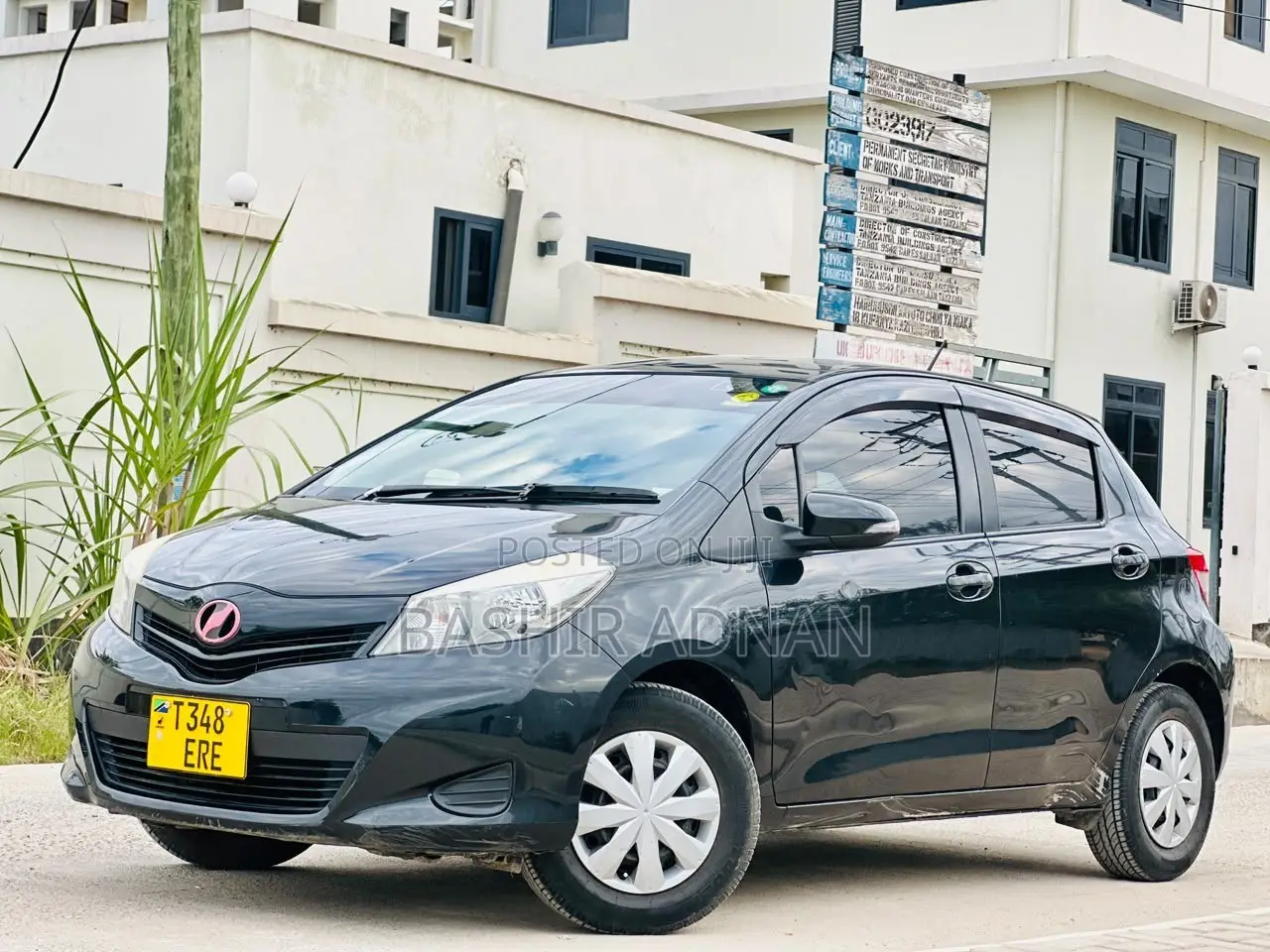 Toyota Vitz 1.0 FWD 5dr 2011 Black