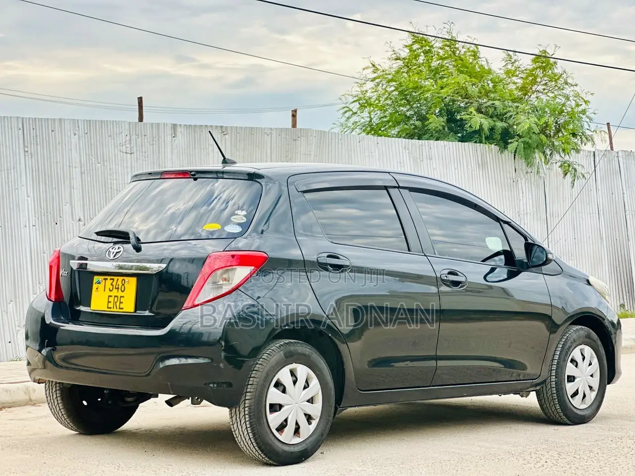 Toyota Vitz 1.0 FWD 5dr 2011 Black