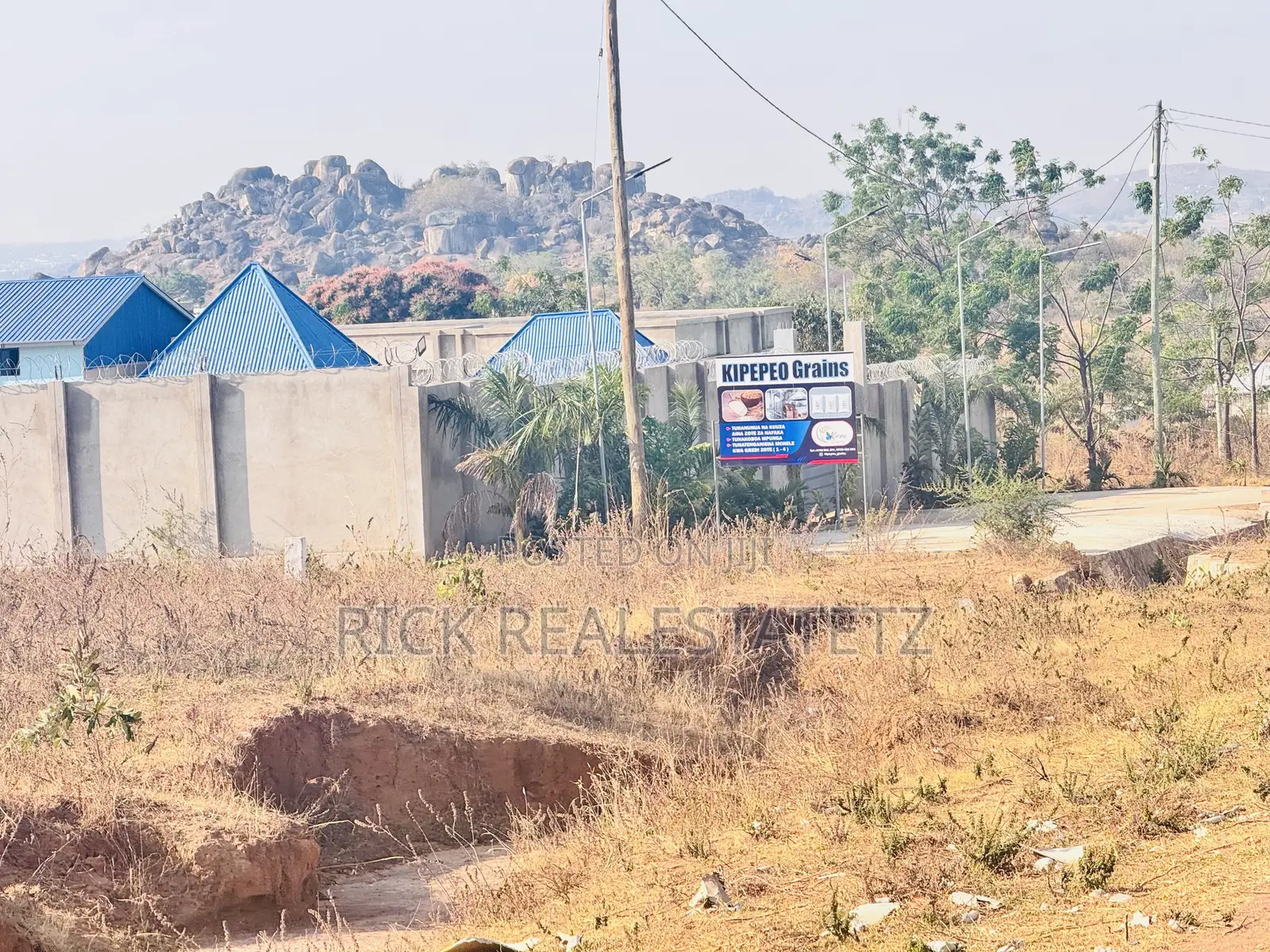 Viwanja Viwili (2) Kwa Pamoja Vinauzw Fela Bandar Jiran Na Reli Ya SGR