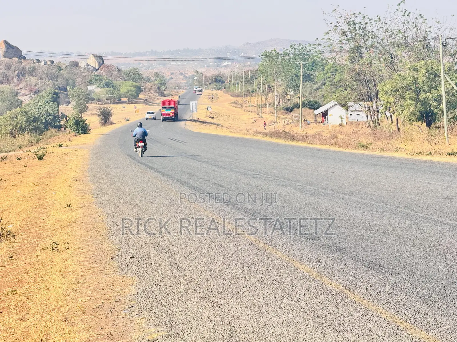 Viwanja Viwili (2) Kwa Pamoja Vinauzw Fela Bandar Jiran Na Reli Ya SGR