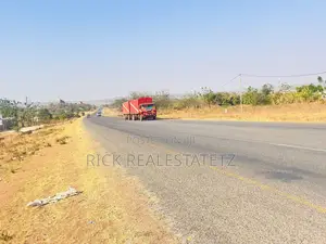 Viwanja Viwili (2) Kwa Pamoja Vinauzw Fela Bandar Jiran Na Reli Ya SGR