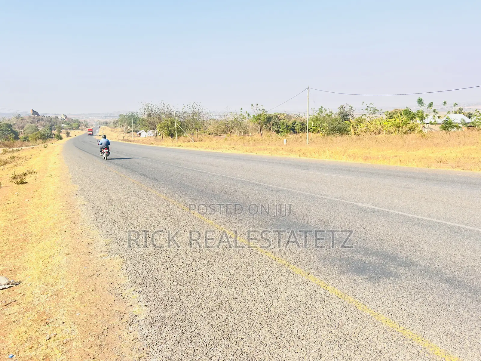 Viwanja Viwili (2) Kwa Pamoja Vinauzw Fela Bandar Jiran Na Reli Ya SGR