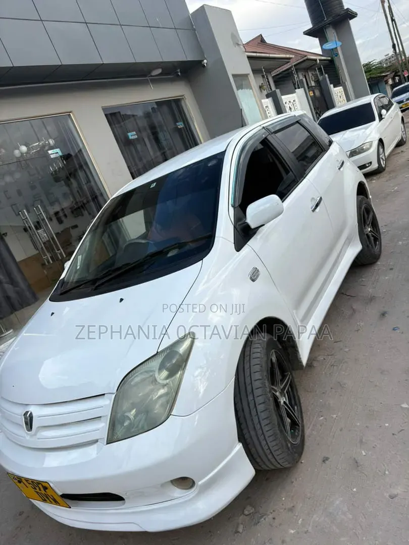 Toyota IST 2004 White