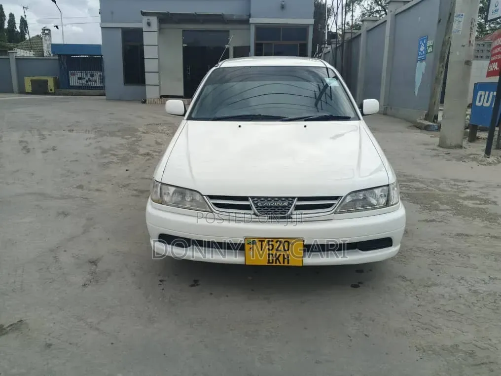 Toyota Carina 2000 White
