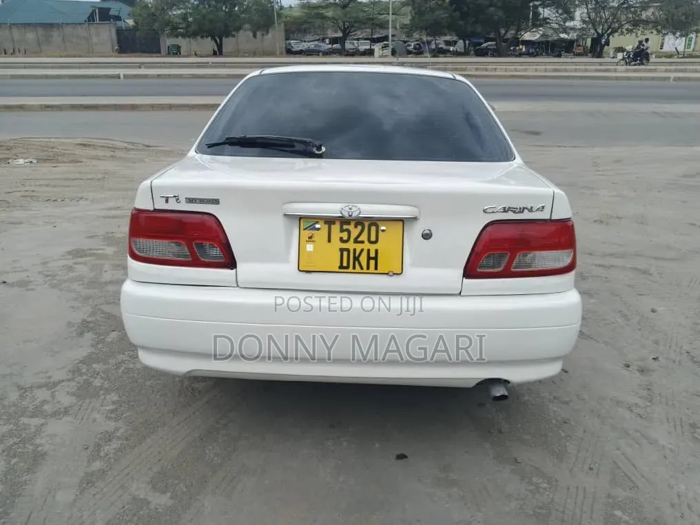 Toyota Carina 2000 White