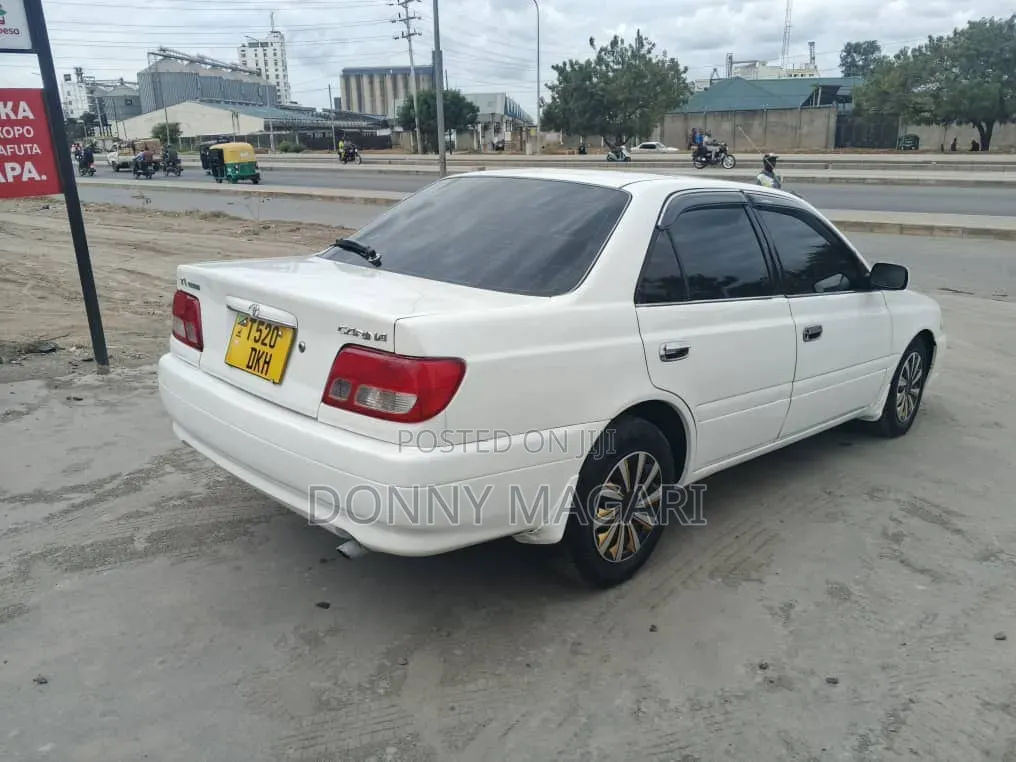 Toyota Carina 2000 White