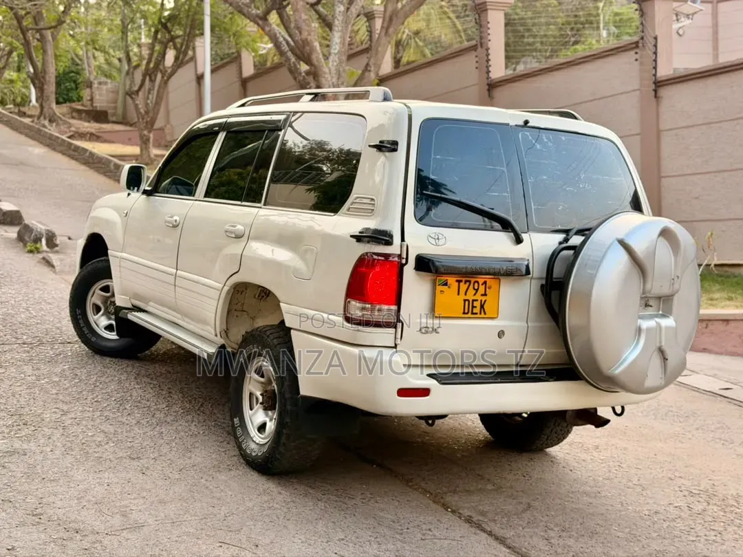 Toyota Land Cruiser 2003 Off white