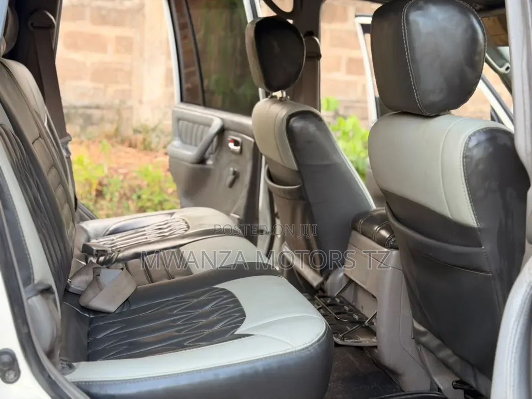 Toyota Land Cruiser 2003 Off white