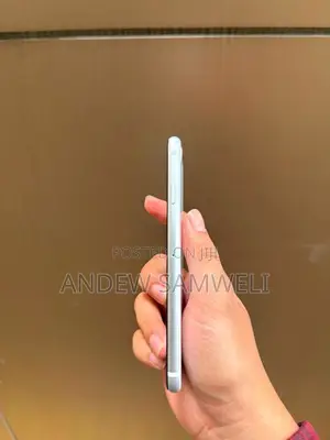 Apple iPhone SE (2022) 128 GB White