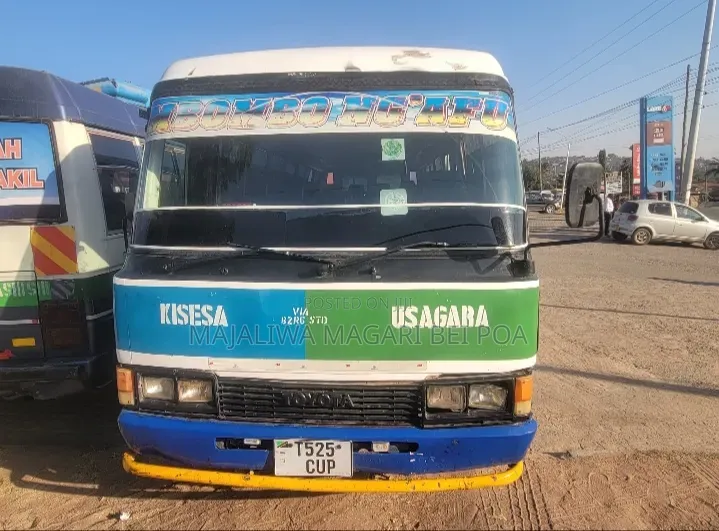 Toyota Coaster 2002 Beige
