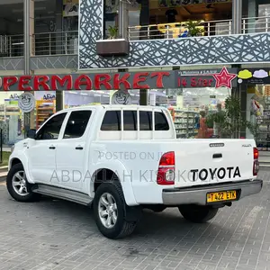 Toyota Hilux 2.5 D-4D SRX 2012 White