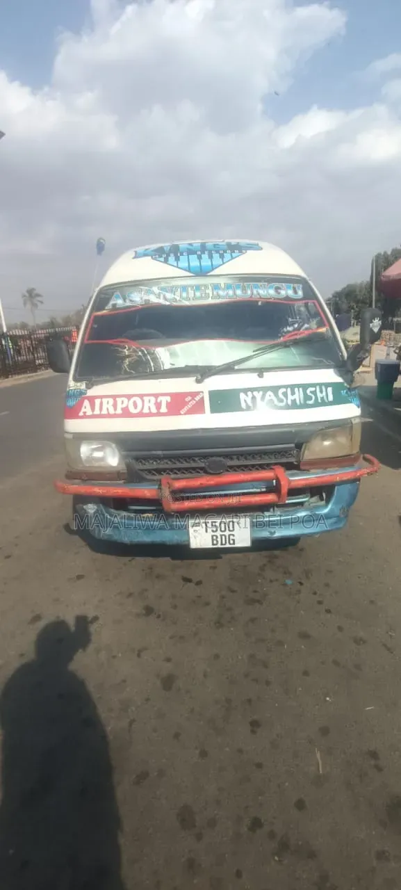 Toyota HiAce 2006 White