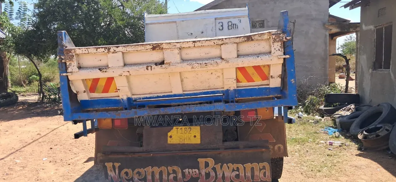 Fusso Tipper White