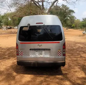 Toyota Grand HiAce 2002 Gray