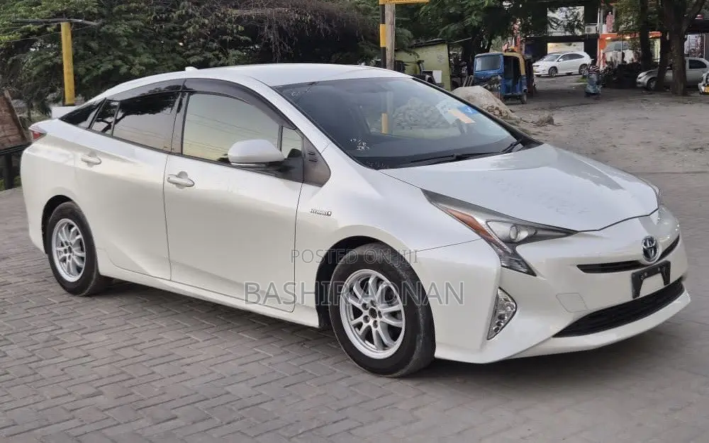 Toyota Prius 2017 White