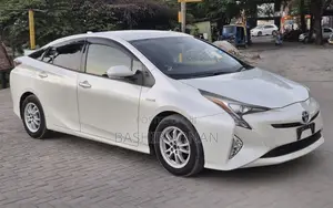 Toyota Prius 2017 White