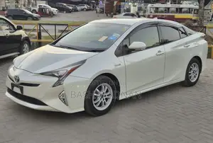 Toyota Prius 2017 White