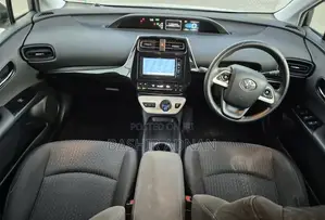 Toyota Prius 2017 White